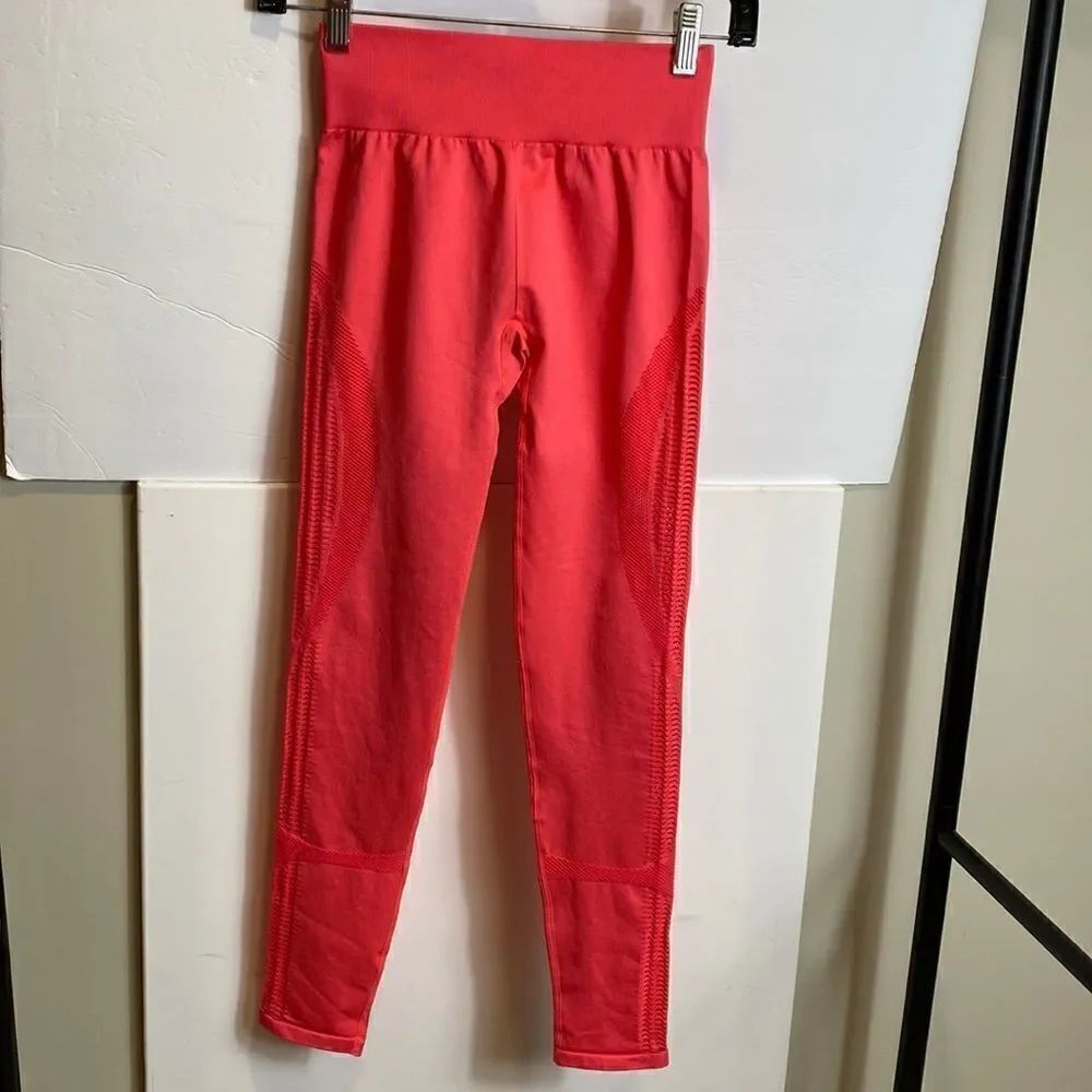 Fabletics Demi Lovato pink Dani high waisted 7/8 tights size XS
